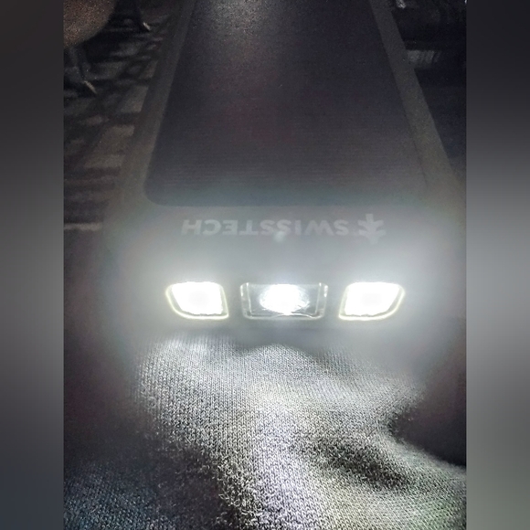 Swisstech Portable Power Bank - Picture 3 of 4